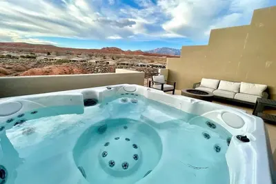 Image de Restez et jouez, ping-pong, foyer et bain à remous dans notre maison!