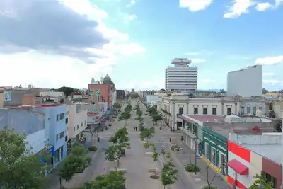 Image de Balcon Appartement Ă droite avec le magnifique Paseo Alcalde juste devant votre porte