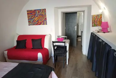 Image de Magnificent Studio located 250 meters from the sea, garden level, air-conditioned.