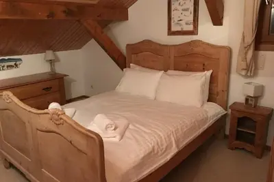 Image de Chalet privé de quatre chambres de style rustique dans le joli hameau du Cruet
