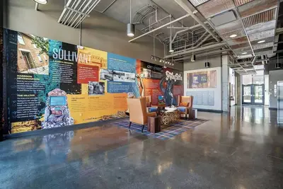 Image de Retraite du centre-ville «Artsy» avec laveuse et sécheuse + salle de gym!