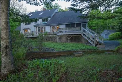 Image de Beau poteau et poutre Ă la maison sur Blue Hill Bay
