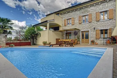 Image de Villa en pierre avec piscine privée chauffée, air conditionné, Wlan, Bbq et tout cela au milieu d'une nature verdoyante