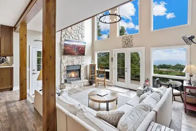 Image de Beech Mtn w \/ Huge Views, Hot Tub, Pool Table, Club Facilities! Marchez Sur Les Pistes!