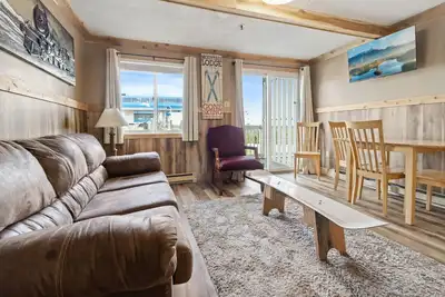 Image de Ml132 1br / 1ba Faces Pentes Premier ÉTAGE Parking Wi-Fi Village! Pas D'Ascenseur