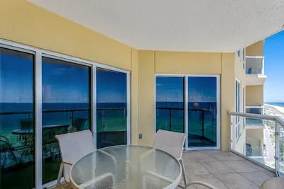 Image de Beachfront 2 Br 2 Bthrm 16th floor condo Emerald Isle