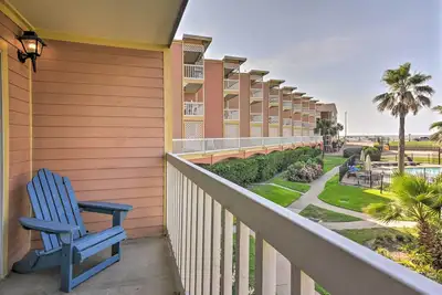 Image de Nouveau! Condo au bord de l'eau sur la digue de Galveston!