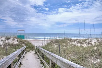 Image de Bright Carolina Beach Condo - Marchez jusqu'à la plage!