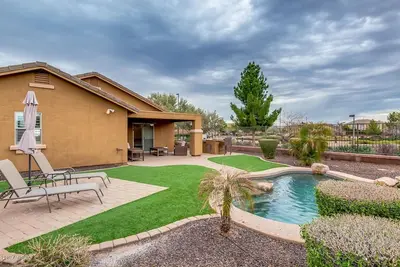 Image de Charmant bungalow Gilbert avec spa / piscine chauffée.