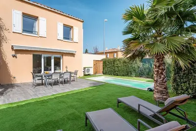 Image de Cannier. Piscine chauffée, Clim, jardin, parking