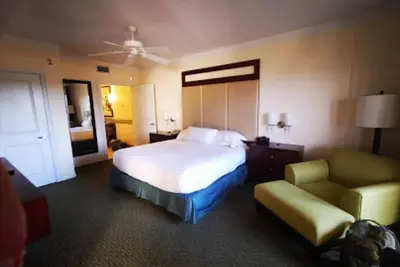 Image de Suite avec balcon près des parcs à thème et du centre-ville d'Orlando