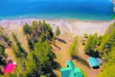 Kootenay Lakehouse-Cottage-680 'Beach, Dock & Firepit- 4 ac terrain plat par la baie
