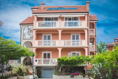 Image de Appartement dans Lopar avec Balcon, Climatisation, Wifi, Machine à laver (4886-3)