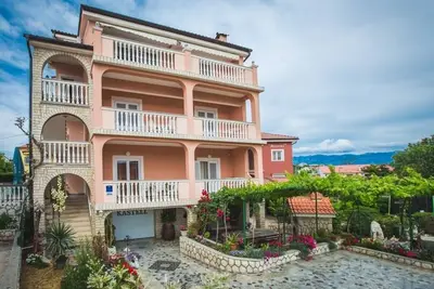 Image de Appartement dans Lopar avec Balcon, Climatisation, Wifi, Machine à laver (4886-4)