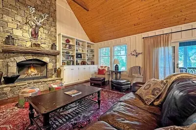 Image de * Nouveau * Belle maison sur mesure Ă seulement 3, 8 milles du centre-ville de Highlands
