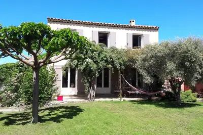 Image de Bastide avec piscine Ă Robion au pied du Luberon 8 personnes