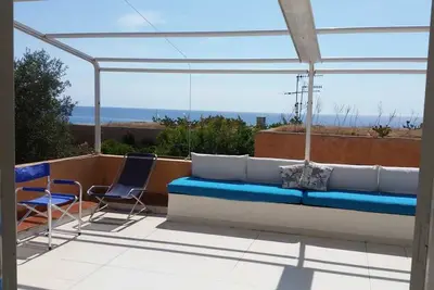 Image de Bungalow bord de mer avec grande terrasse avec vue panoramique! !