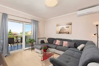 Image de Lori 1, 6 personnes, 450 m de la plage, terrasse, WiFi gratuit, jardin, barbecue, parking