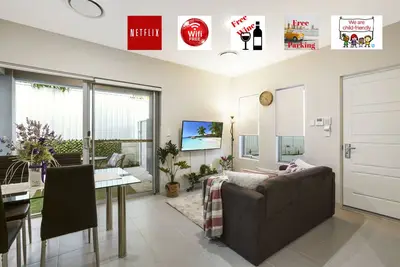 Image de Maison Confortable Et Bien ÉQUIPÉE - À PROXIMITÉ Du Parc / Commerces