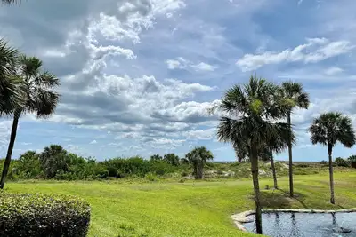 Image de Free Fun in this Sunny Silver-rated condo, ideal for melting your worries away.
