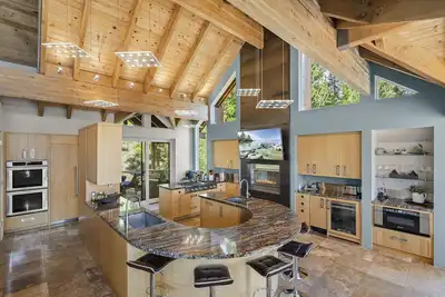 Image de 574 Tyner Villa Pietra: 4 Br, 4 Ba Maison dans Incline Village, pour 12 personnes