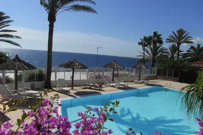Image de Appartement en bord de mer avec une vue fantastique et une piscine chauffée