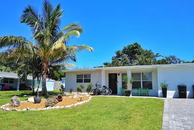 Image de Maison côtière moderne du centre-ville de Jensen Beach