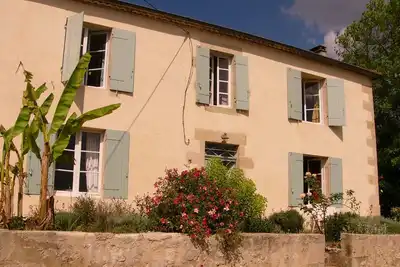 Image de Maison de campagne avec piscine à 50 minutes de Bordeaux au cœur des vignes