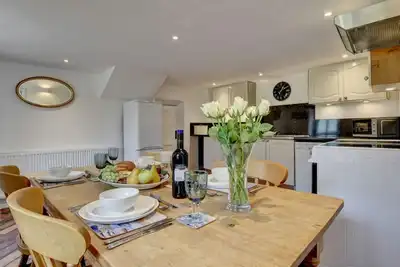 Image de The Cottage - Deux Chambres Maison, Couchages 4