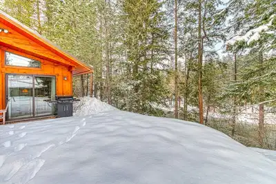 Image de Cabine au bord de la rivière avec terrasse et terrasse d'observation, loisirs de plein air à proximité - chiens Ok!