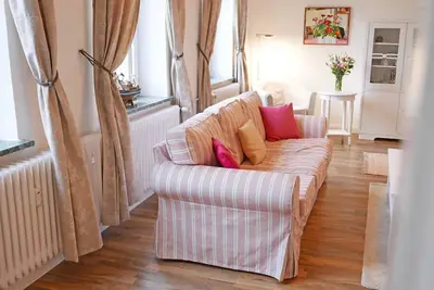 Image de Grand appartement avec un immense et beau jardin. Idéal pour les familles et les couples