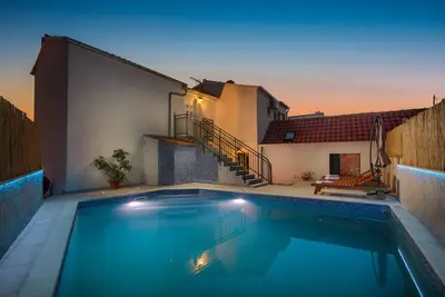 Image de Villa d'été avec piscine extérieure