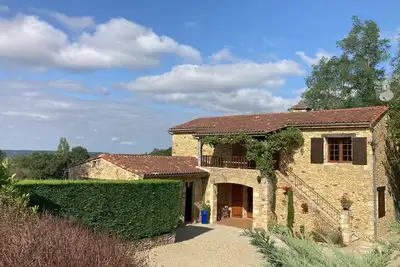 Image de Grange En Pierre Restaurée Avec Superbe Vue (avec la fibre)