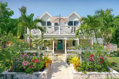 Image de ** Tout Neuf ** 2br 2. Villa 5ba avec Vue Sur Le Port! 🌊