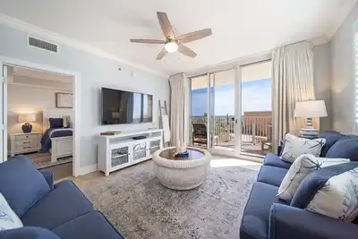 Image de Azure 118 ~ BeachFront Corner 4br / 3ba ~ 14 personnes ~ Remodelage Designer 2018 - Wow!