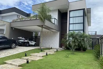 Image de Maison neuve avec 3 suites, 5 salles de bain