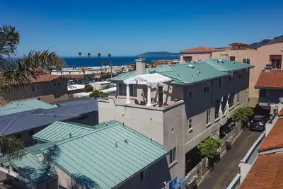 Image de Spacieuse maison de ville du centre-ville de Pismo Beach - 3 chambres / 3 salles de bain pour 9 personnes