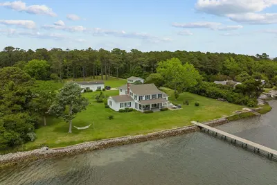 Image de Maison de Harold: maison de 4 Br \/ 3 Ba à Gloucester, pour 10 personnes