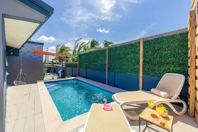 Image de Welcome to The Cactus Hideaway- Only minutes from palm Beach