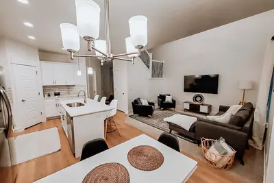 Image de Nouvelle maison de ville luxueuse moderne dans des pentes de silicium