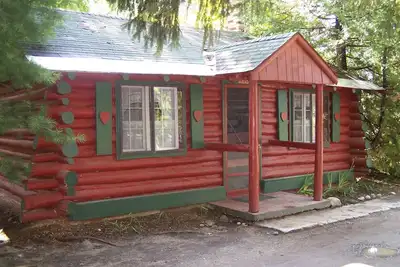 Image de Ellis Lake Resort - Spruce Log Cabin-Interlochen \/ Traverse City
