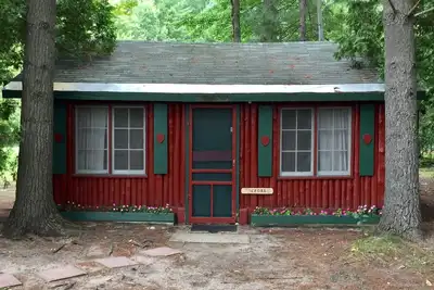 Image de Ellis Lake Resort - Cabane en rondins de cèdre - Interlochen \/ Traverse City