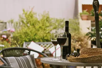 Image de Profitez du calme d'une cour de jardin