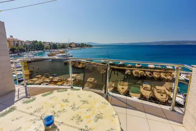 Image de Appartement de vacances avec balcon avec vue mer, climatisation et WiFi