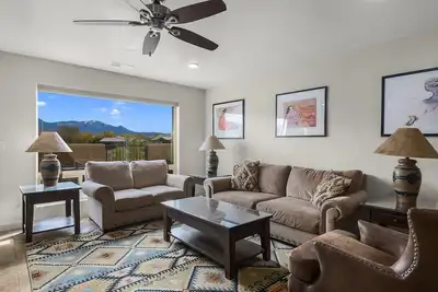 Image de Condo Rim Village Vista récemment meublé - Vue sur les montagnes - Piscine - Bain à remous