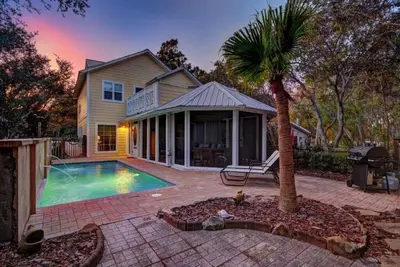 Image de Réglage de la latitude-3br / 3. 5b, piscine privée chauffée, à quelques pas de la plage, animaux acceptés!