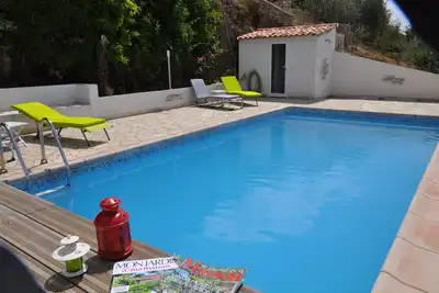 Image de Villa Avec Piscine Et Vue Panoramique Sur Mer Et Montagne