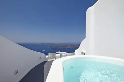 Image de My Rental Homes - Aria Suite with private outdoor pool and Jacuzzi, internal pool