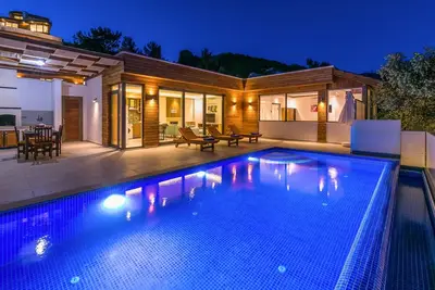 Image de Villa Bella Two pour 4 familles isolées avec piscine chauffée