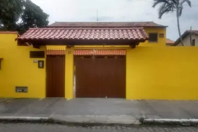 Image de Maison avec 2 chambres et 2 salles de bain dans une copropriété, près de Praia do Forte.